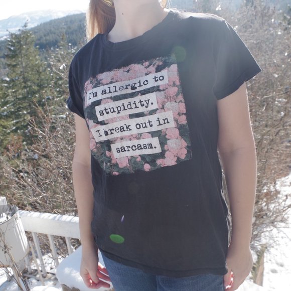 Black t-Shirt With The Saying I 'm Allergic To Stupidity .I Break out In Sarcasm - Picture 3 of 4